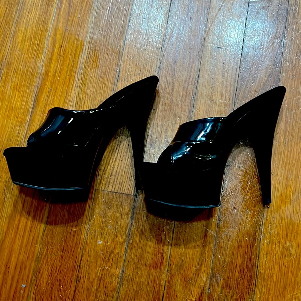 Pleaser heels size 7 great condition